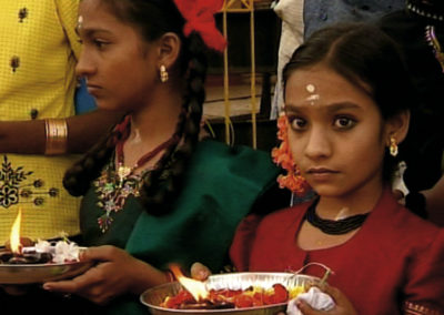 Indische Kinder an einem Tempelfest