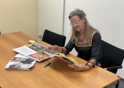 Letzten Prüfung der gebundenen Bögen