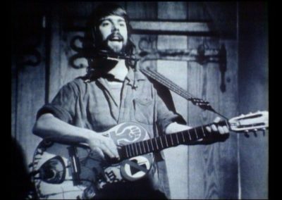 «Äntlig e Lied» - Ein Porträt über den in der Anti-Atomkraft-Bewegung engagierten Basler Liedermacher Ernst Born anhand drei seiner Songs.