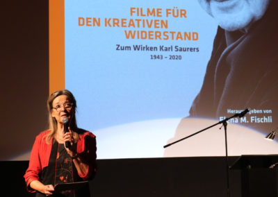 Elena M. Fischli (Herausgeberin) im Kino Bourbaki in Luzern