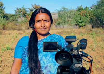 Ahimsa: Die Sozialaktivistin Kasturi bei dem Dreh im Dorf Sannay, Madhya Pradesh
